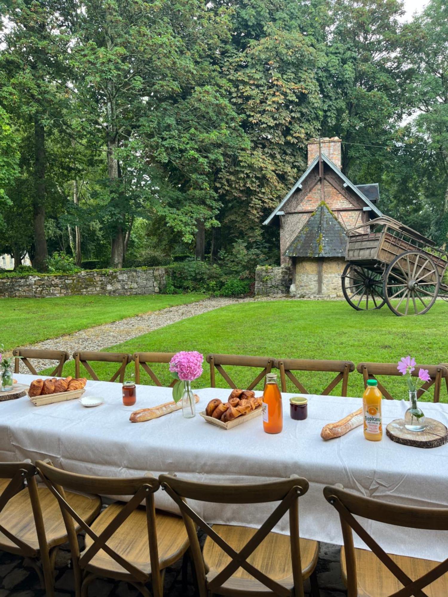 Abbaye De Blanchelande Bed & Breakfast Neufmesnil Екстериор снимка