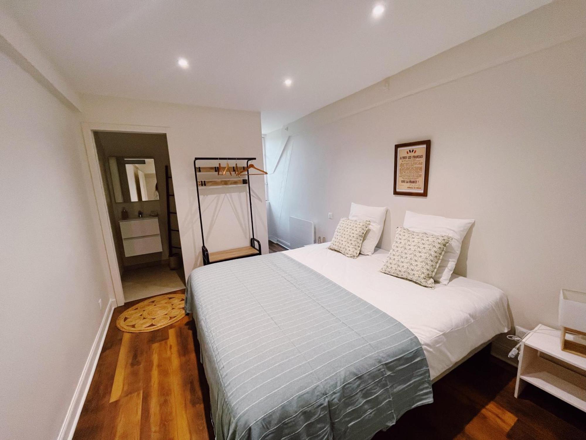 Abbaye De Blanchelande Bed & Breakfast Neufmesnil Екстериор снимка