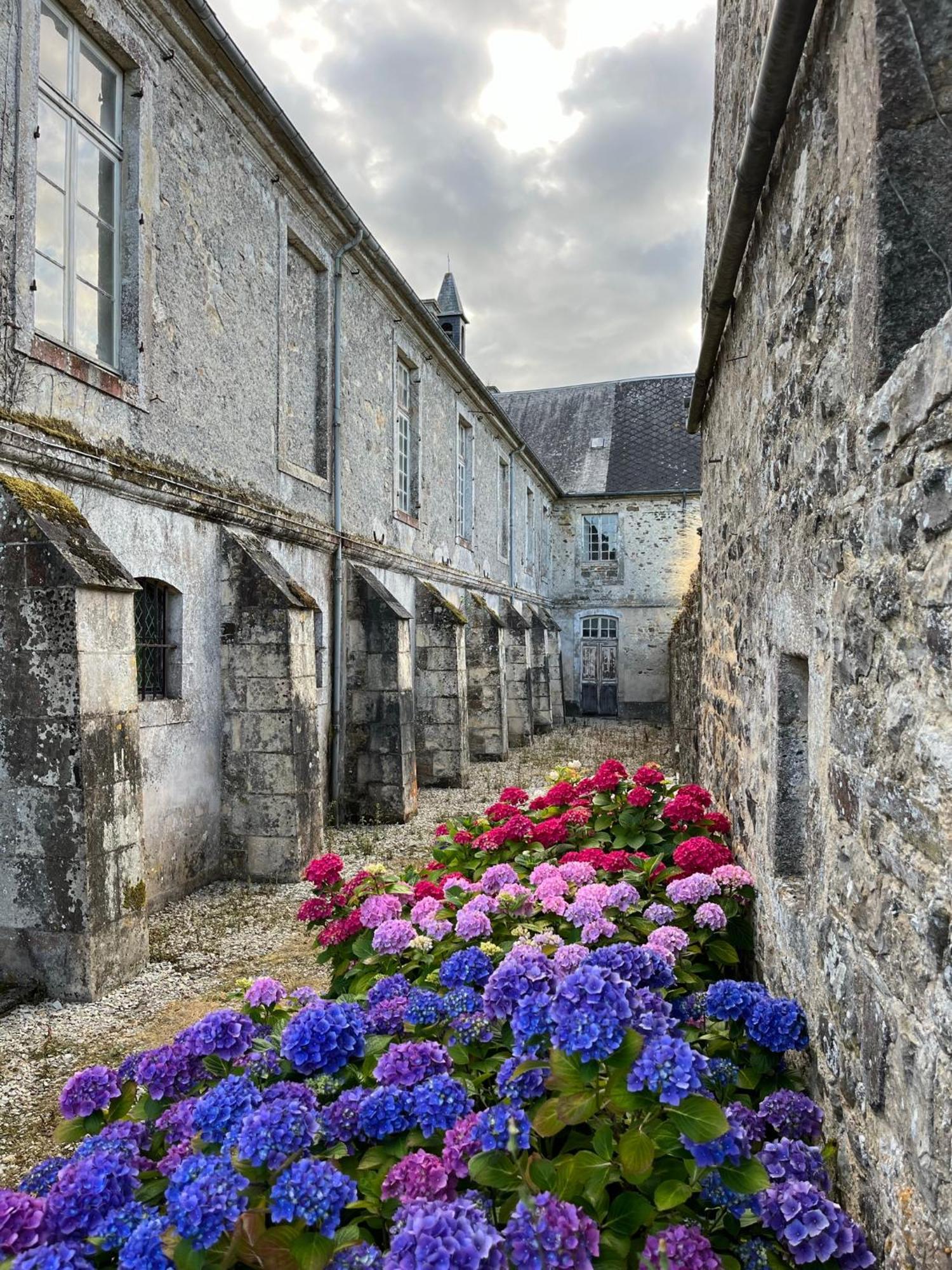 Abbaye De Blanchelande Bed & Breakfast Neufmesnil Екстериор снимка